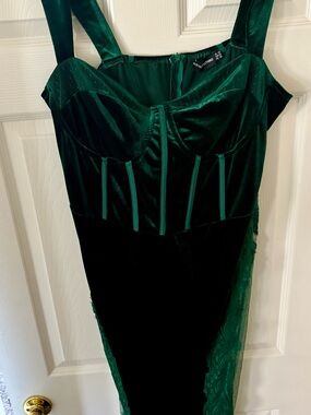 PrettyLittleThing Emerald Green Velvet Corset Dress